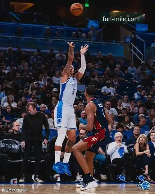 米切尔42分引领骑士险胜魔术：一场关键卡位战的深度数据解析